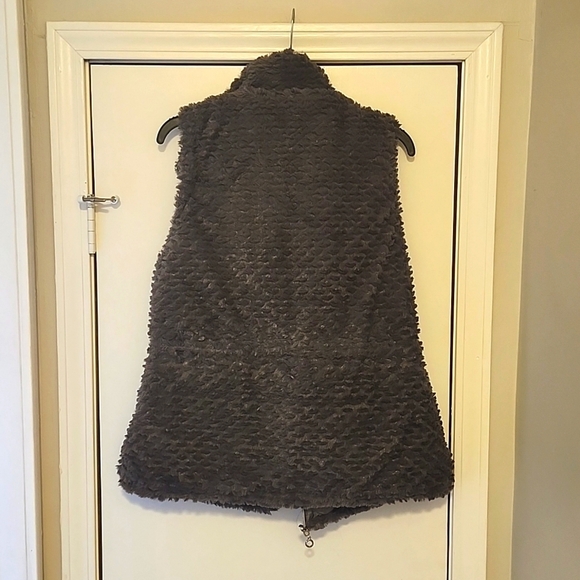 ๐๐H.P๐ BEAUTIFUL Reversible Womens Unbranded Grey Sleeveless Faux Fur Vest - Picture 6 of 6